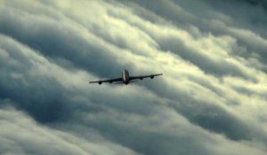 Tempesta di fulmini traffico aereo in tilt nel Regno Unito