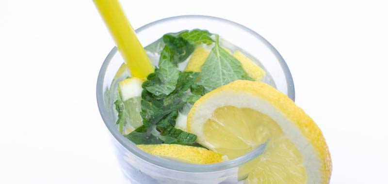 Acqua e limone benefici e falsi miti da conoscere