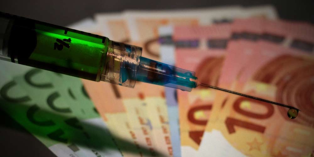Gli Anti-vax diffondono un video falso del vaccino Covid-19