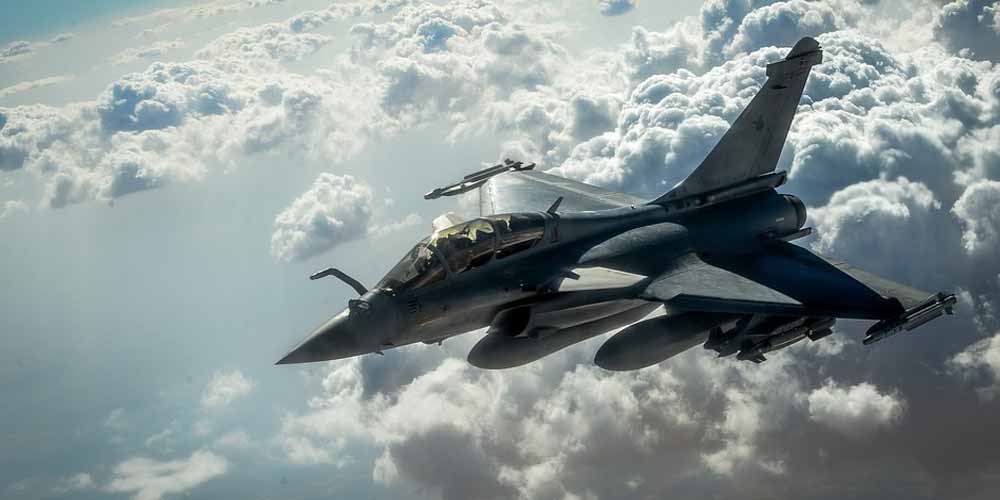 Egitto e Francia firmano un accordo per 30 aerei militari