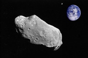 Un asteroide ci segue come un satellite