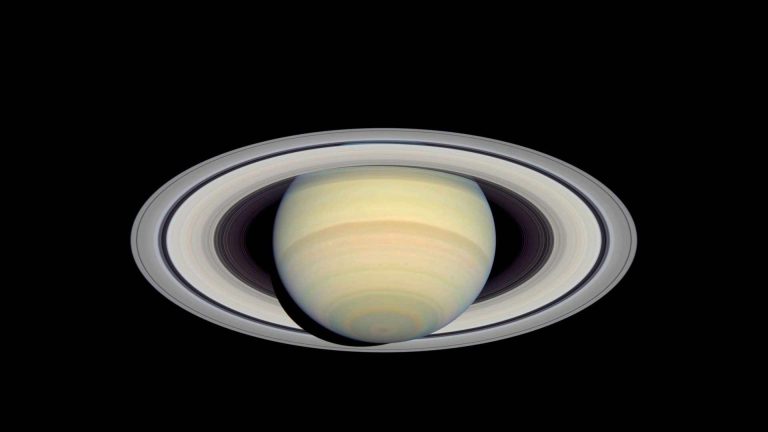 La Nasa mostra Saturno visto dalla Luna