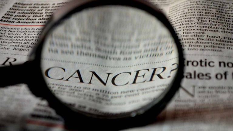 Cancro, attenzioni a questi sintomi che possono verificarsi