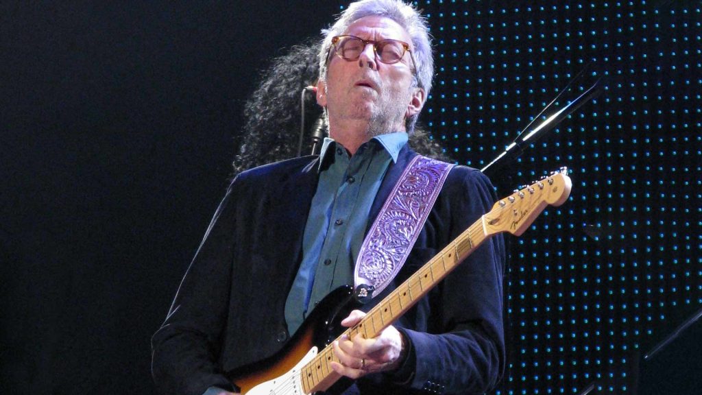 Eric Clapton rinvia le date dei concerti per Covid