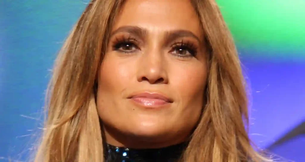 Jennifer Lopez sfida Twitter con un video sensuale e ce un particolare