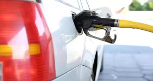 Europa conferma la fine delle auto a benzina e diesel