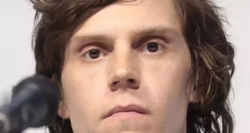 Evan Peters rivela Dahmer il ruolo piu difficile in assoluto