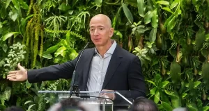 Jeff Bezos avvisa attenzione alla recessione negli Stati Uniti