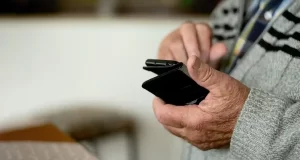 uso quotidiano di internet puo ridurre il rischio di demenza negli anziani