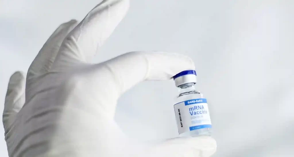 Un uomo riceve 217 dosi di vaccino anti-Covid caso senza precedenti