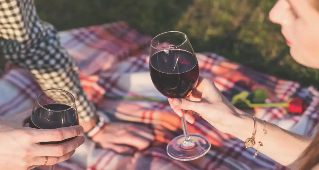 Un bicchiere di vino in piu al giorno pericoloso per le donne