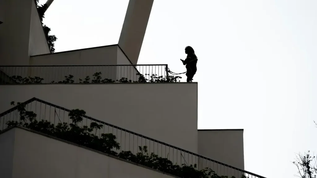 Solitudine digitale e riscoperta della socialità