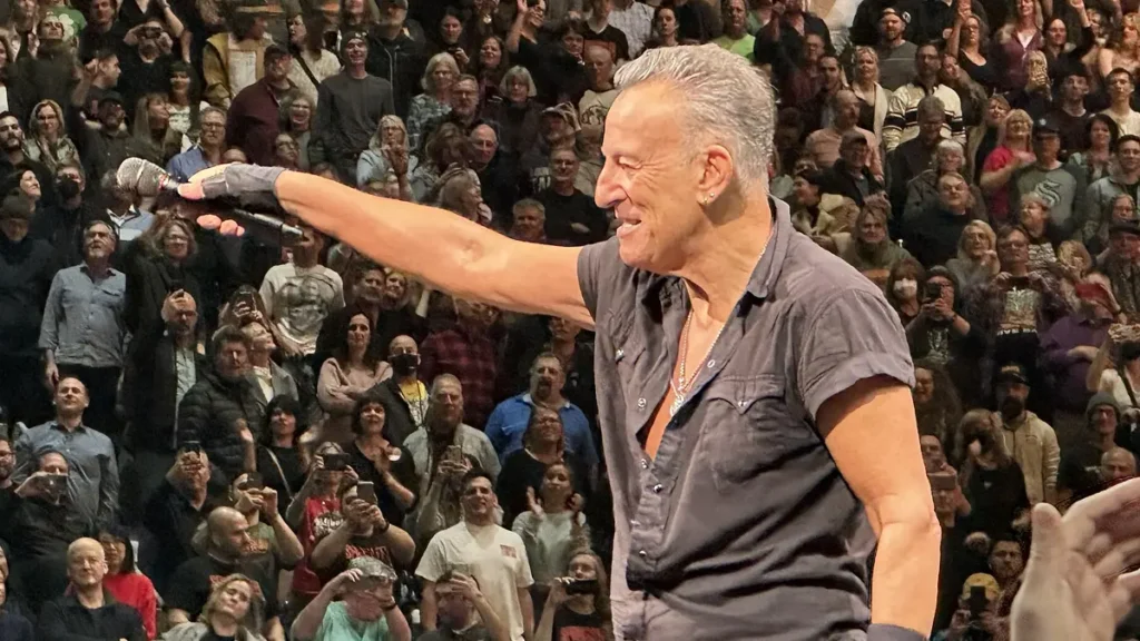 Springsteen trasforma Minneapolis in un grido politico