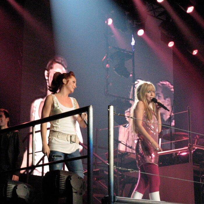 Hannah Montana, il segreto delle ragazze immigrate: dopo 20 anni emerge la verità