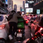 Intrappolati nel traffico? A Pechino paghi 60 dollari e un pilota ti “salva” in moto