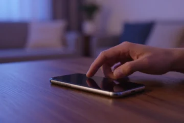 La sindrome dello schermo vuoto: perché controlliamo le notifiche anche quando sappiamo che non c’è nulla