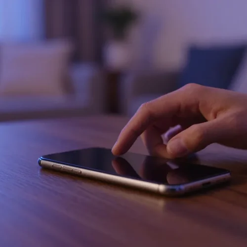 La sindrome dello schermo vuoto: perché controlliamo le notifiche anche quando sappiamo che non c’è nulla