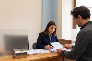 Servizi sociali per chi è senza fissa dimora: come funzionano e a chi rivolgersi